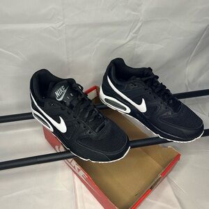 Nike Air Max Command - Size 8 (Men’s)